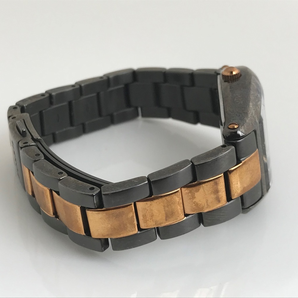 Fossil Women Watch Black and Gold Tone Analog - Picture 7 of 8